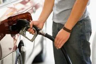 Лукойл намали заводските цени на горивата