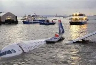 Самолет с над 150 пътници се разби в САЩ