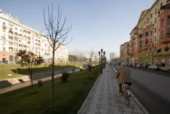 Пълна приватизация на държавните предприятия в Албания
