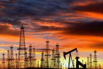 Петролът стартира седмицата с понижение до близо 97 долара за барел