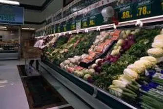 Хранителните стоки в Гърция поскъпват с над 40%