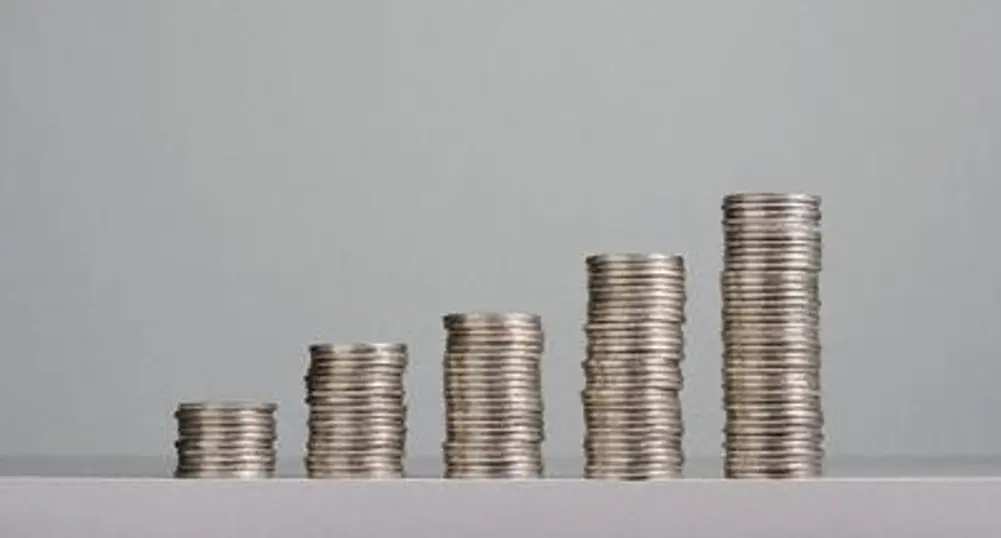 Инфлацията във Великобритания пада с по-малко от очакваното