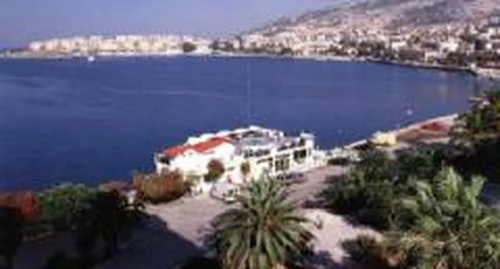 Около сто хиляди македонски туристи почиват това лято по албанското крайбрежие