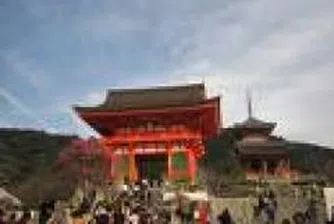 Очаква се японската икономика да регистрира ръст от 2% през следващата фискална година