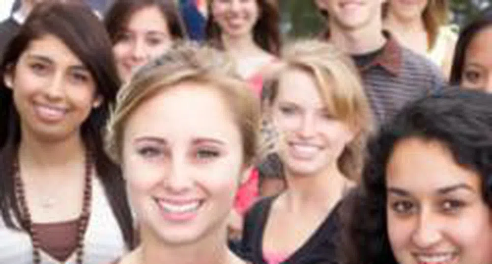 Постоянното население на България за 2006 г. е 7 679 290 души по предварителни данни