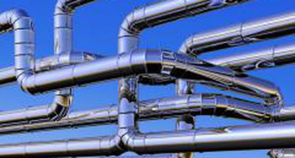 Петролът отстъпва с два долара от постигнатия си вчера рекорд