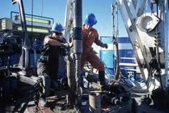 Спад на напрежението в Близкия Изток води до спад и при цената на петрола