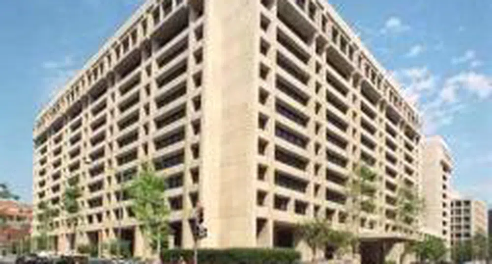 МВФ занижи прогнозите си за ръст на щатската и световната икономики