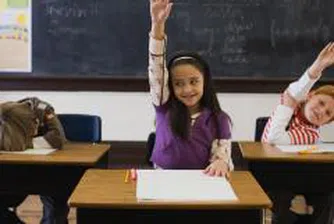 Единният разходен стандарт на ученик в ОУ скача с над 20% през 2008 г.