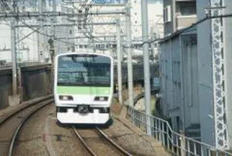 Кули, молове и стъклени тунели гарнират Централна гара