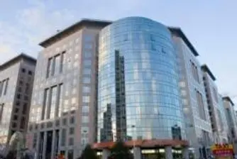 Кризата спря моловете
