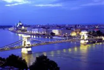 S&P cuts outlook on Hungary to 'negative' on public finance risks