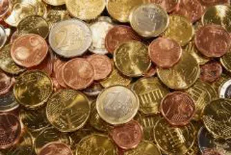 Белгиец плати сметката си за ток с две колички евроцентове