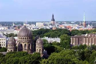 Латвия- намаляване на заплатите и ръст на данъците