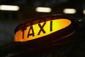 Повечето таксита в София минават на бензин