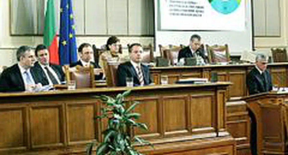 Opposition to Move No Confidence Vote Because of "Corruption Policy of Rulers"