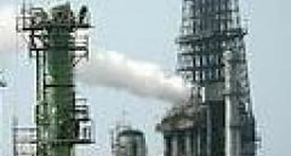 Петролът прекрачи следващото психологическо ниво от 90 долара за барел