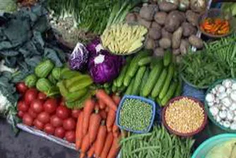 Доматите, краставиците и картофите поевтиняват на пазара на едро