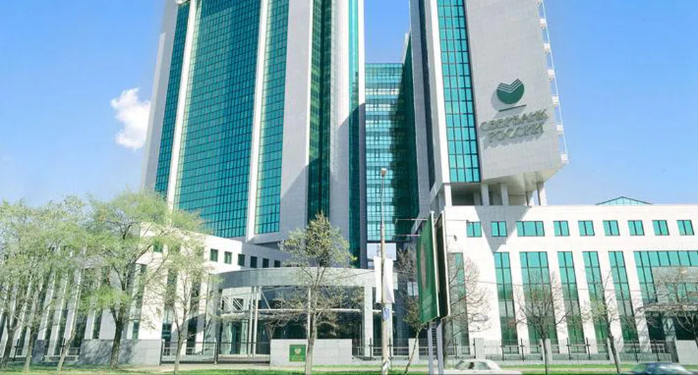 Безпрецедентен срив блокира най-голямата руска банка