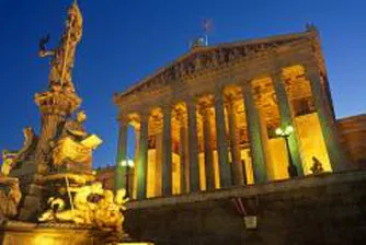 Банкери обсъждат развитието на финансовия пазар във Виена