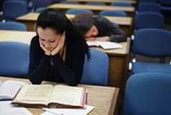 Government Approves Bill on State Support for Student Loans