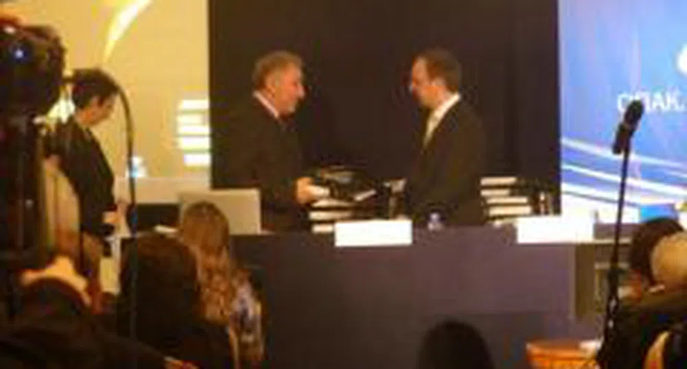 Николай Василев връчи договорите на първите бенефициенти по ОПАК