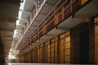 2 долара за нощувка в затвора