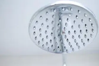 Японското правителство: Стойте поне с минута по-малко на ден под топлия душ