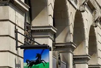 Lloyds съкращава 2100 работни места