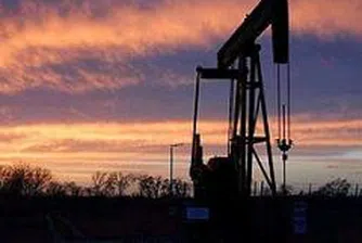 Петролът с два долара под рекордните си стойности