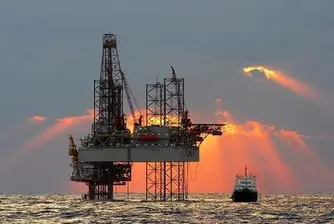 Петролът при нива от 49 долара за барел