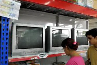 Куба отмени забраната за закупуване на мобилни телефони от населението