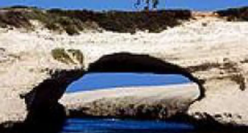 Въвеждат 1 евро такса за дивите плажове в Сардиния