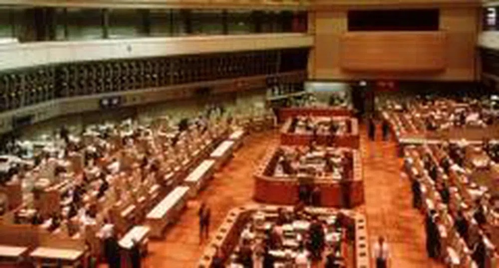 Азиатските индекси с най-ниската си от седем седмици насам стойност