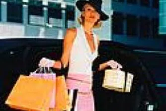 Продажбите на дребно в САЩ с изненадващо слабо повишение през август