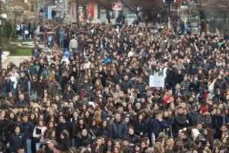 Фермерите и студентите излизат на пореден протест