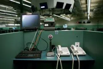 КФН състави актове за търговия с акциите от Електроника и София Мел