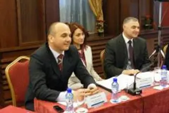 Л. Дацов: Отражението на кризата върху икономиката е неясно