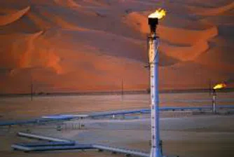 Хеджфондове и спекуланти намаляват залозите си за поскъпване на петрола