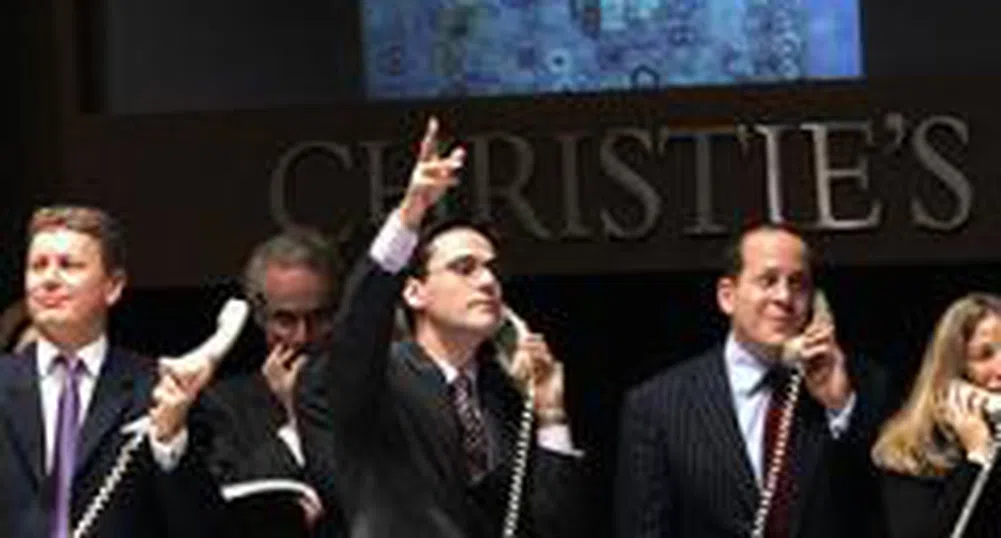 Кристис и Сотбис спечелиха 300 милиона паунда