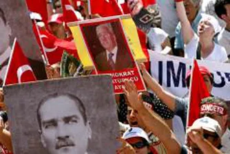 Турция си пое дъх, ЕС призова Анкара да ускори реформите