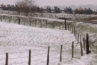 Пътувайте само в краен случай, призова Емел Етем