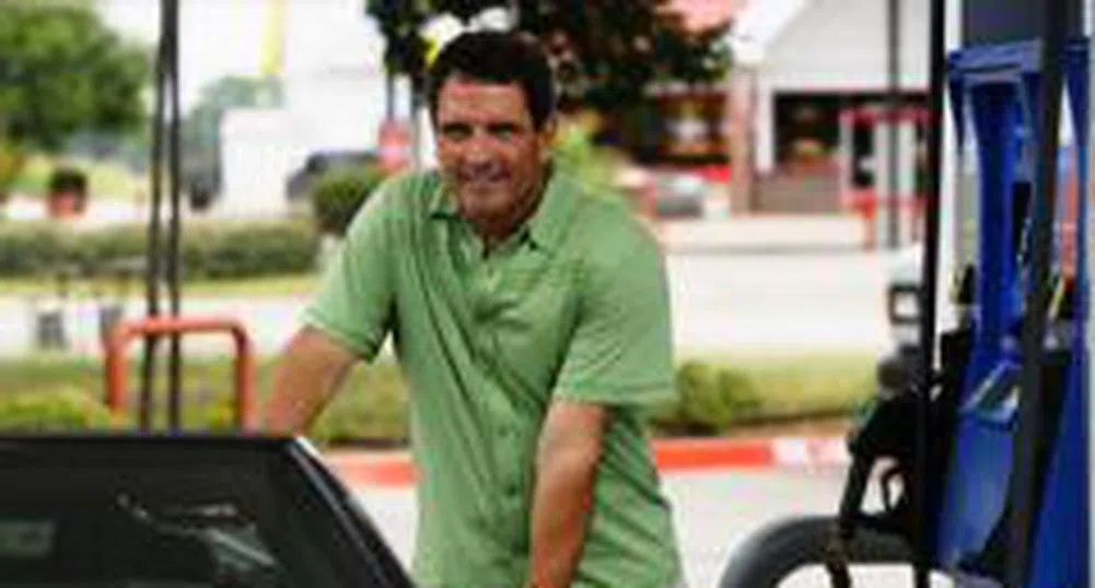 Уго Чавес обеща да поддържа цената на бензина във Венецуела една от най-ниските в света