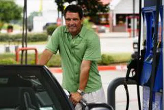 Уго Чавес обеща да поддържа цената на бензина във Венецуела една от най-ниските в света