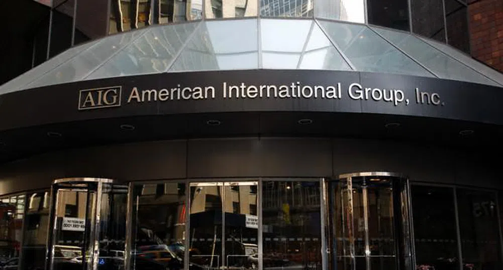 AIG маха логото си от баджовете и картите на служителите