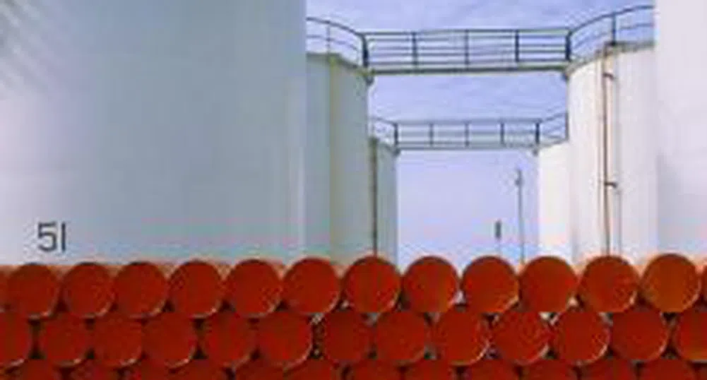 Временно спокойствие при петрола след изказвания от Г-8 и ООН