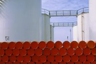 Временно спокойствие при петрола след изказвания от Г-8 и ООН