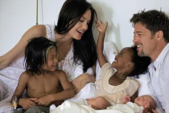 Джоли и Пит дариха 1 млн. долара на болница в Спрингфилд