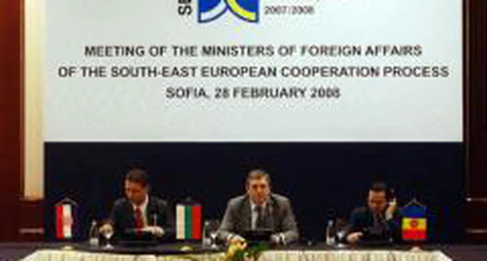 Регионалното сътрудничество да включва всички страни, призова Калфин