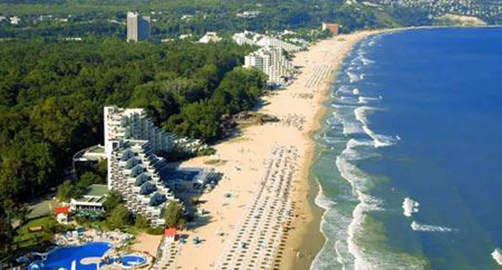 Албена Холдинг коригира търговото за Албена